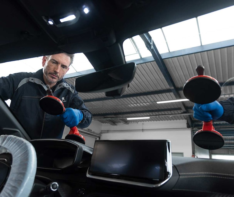 Sustitución de parabrisas Peugeot en Servicio Oficial Vencor A Coruña
